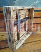caja de madera e imán para utensilios 