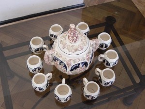 CLAUDIO LEIGTHON Anuncios gratis en Puangue Alto |  JARRON PORCELANA 10 TAZONES 100 A&Ntilde;OS ANTIGUEDAD , PRECIOSA ANTIGUEDAD , WESTERN GERMANY KING, SERIE 1143 - $7.000.000.-