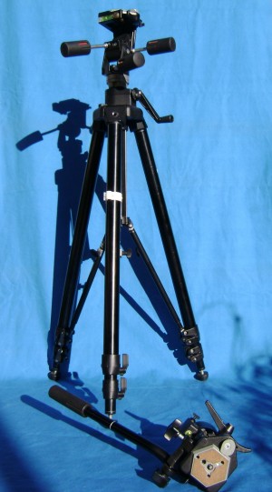 ANDREA FERNANDEZ Anuncios gratis en Concepci&oacute;n |  vENDO TRIPODE MANFROTTO Y CABEZALES MANFROTTO, TRIPODE PROFESIONAL 075B, CABEZAL FOTOGRAFICO 029 MKII Y CABEZAL VIDEO 136 