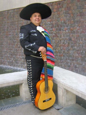 Mariachis Tecalitlan Anuncios gratis en Santiago |  El Charro Que Canta Bonito Y Su Mariachi, Talento Hasta Por Los Poros