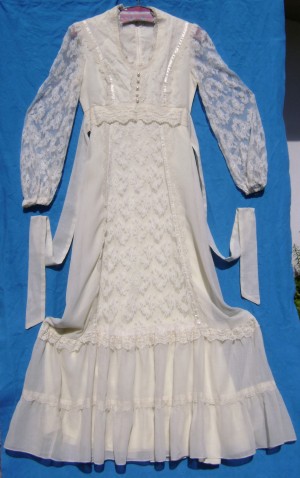 ANGELICA FERNANDEZ Anuncios gratis en Concepci&oacute;n |  VENDO DISFRACES DE DAMA ANTIGUA Y PELUCAS, GORROS, DAMA Y NI&Ntilde;A ANTIGUA EXCELENTES