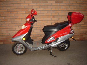 Guillermo Anuncios gratis en Providencia |  Vendo Moto Scooter Takasaki, 125 cc, 8 kms de Kilometraje, Moto Scooter