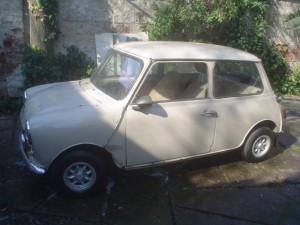 austin mini Anuncios gratis en Providencia |  vendo austin mini 1980..850cc llantas,aspa metalica,..etc $850.000 pesos, el auto esta.impecable de motor ,dtalles en la pintura