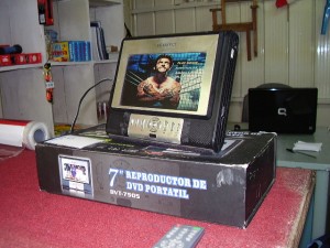 jose Anuncios gratis en San Fernando |  REPRODUCTOR DVD PORTATIL kIOTO DVT-7505,   w.webarato.aquinegocio.cl, Perfecto Estado