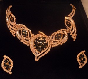 Jekari Anuncios gratis en Osorno |  SET COLLAR Y AROS EN ORO, ESMERALDAS Y CRISTALES SWAROVSKI., EXCLUSIVIDAD.