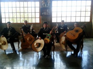 johnny luis Anuncios gratis en Maip&uacute; |  serenatas servicios de mariachis regala charros, sal y tequila un bello 02-6388358 / 7-6260519