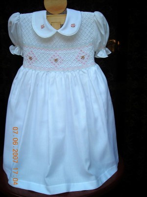 Katia Velezmoro Anuncios gratis en Santiago |  Vestidos para ni&ntilde;as en punto smock y nido de abeja, Vestidos de diario y  ceremonia , bordado a mano en punto smock