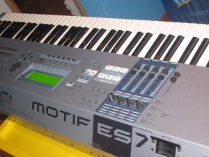 Alex Bustos Anuncios gratis en Melipilla |  Vendo Yamaha MOTIF ES7, Excelente oportunidad para musicos compositores