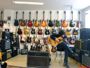 Emanuel  Anuncios gratis en La Reina |  Clases de Guitarra Cl&aacute;sica a domicilio o Online (Skype), Clases de Guitarra
