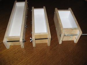 patricio Anuncios gratis en  ofrecemos moldes para fabricar jabones de 1-2 y 3 kilos, moldes para fabricar jabones de a kilos