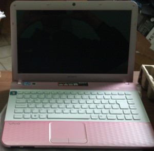 Camila Anuncios gratis en Estaci&oacute;n Central |  Vendo Notebook Sony Vaio! $250.000, Excelente estado!, Sony Vaio, Rosado Modelo PCG-61A11U Intel Core i3 RAM: 4GB DDR3 HDD 500 GB