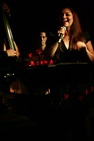AMMY AMORETTE MUSICA EN VIVO Anuncios gratis en Providencia |  MUSICA EN VIVO PARA EVENTOS JAZZ BOSSA NOVA TANGOS BOLEROS, AMMY AMORETTE