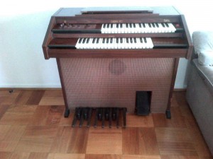 RICARDO Anuncios gratis en Providencia |  PIANO &Oacute;RGANO CON ACOMPA&Ntilde;AMIENTOS VENDO, EN PERFECTO ESTADO, DOBLE TECLADO