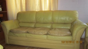 Ricardo Quinteros Anuncios gratis en Maip&uacute; |  Venta de living eco cuero color mostaza, Living