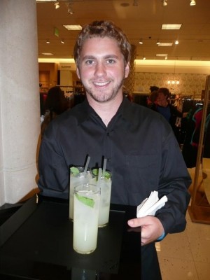 isabel Anuncios gratis en San Miguel |  Servicio de garzones a domicilio somos la mejor opcion 09-1570121 mozos , Deje que lo atiendan garzones en su fiesta www.eliteseguridad.cl garzones 