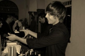 xavier Anuncios gratis en Estaci&oacute;n Central |  Servicio de garzones a domicilio y promociones 09-1570121 garzonexpress.cl, Dejate llevar por un buen servicio de garzones barman www.garzonexpress.cl