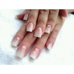 Janita Bravo Anuncios gratis en La Florida |  U&ntilde;as tips de porcelana (acr&iacute;licas) $18.000, francesa o naturales