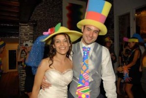 rarapi Anuncios gratis en Providencia |  COTILLON PARA MATRIMONIOS   FONO: 4199953, cotillon de espumas .sombreros divertidos variedad en coloresy dise&ntilde;os.