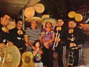 johnny luis Anuncios gratis en Maip&uacute; |  Mariachis en vivo fiestas eventos serenatas mariachis, Sal y tequila 4 x $50.000.  02-6388358 / 7-6260519