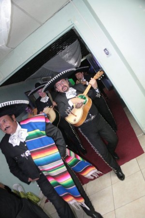 johnny luis Anuncios gratis en Providencia |  Lo mejor en mariachis a domicilios charros, Sal y tequila 4 x $50.000. 2-7631198 / 7-6260519
