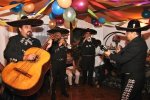 johnny luis Anuncios gratis en Maip&uacute; |  Mariachis en vivo en chile contrata charros , Sal y tequila $50.000. 2-7631198 / 7-6260519
