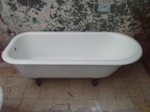 ESMALTADOS BRAVOTORRES Anuncios gratis en Santiago |  Busco tinas de fierro antiguas con patas, Tinas antiguas con patas