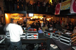  Anuncios gratis en Santiago |  Dj para fiestas eventos audio luces fiestas en casa m&uacute;sica para fiestas, Dj para fiestas, m&uacute;sica para fiestas, iluminaci&oacute;n amplificaci&oacute;n para fiesta