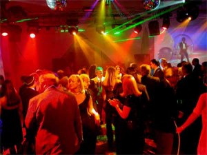 Iluminacion Laser Anuncios gratis en Santiago |  Dj Sonido Luces eventos proyeccion de videos a domicilio arriendo de audio , Dj para fiestas, m&uacute;sica para fiestas, iluminaci&oacute;n amplificaci&oacute;n para fiesta