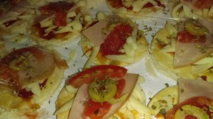 pedro Anuncios gratis en Santiago |  Coctel express banquetes canapes empanaditas queso mozarella pizzas, Todo evento bautizos matrimonios cumplea&ntilde;os celebraciones bab shower