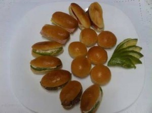 Pedro Anuncios gratis en Santiago |  Canapes brochetas empanaditas minichurrascos banquetes express delive , Servicio de cocteleria delivery todo evento social 986612378