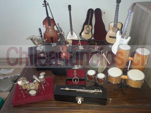 Antonio Anuncios gratis en Vi&ntilde;a del Mar |  Vendo replicas en miniaturas para regalo  , VehÍculos, instrumentos musicales, etc. para coleccion