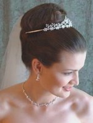 candida Anuncios gratis en &Ntilde;u&ntilde;oa |  Tiaras, peinetas y tocados para novias, maquillaje y peinado a domicilio