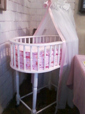 carolina contreras Anuncios gratis en Estaci&oacute;n Central |  cunita moises, hecha a mano   (ni&ntilde;o- ni&ntilde;a), moises nuevo sin uso madera , con 4 ruedas,con ajuar incluido .........